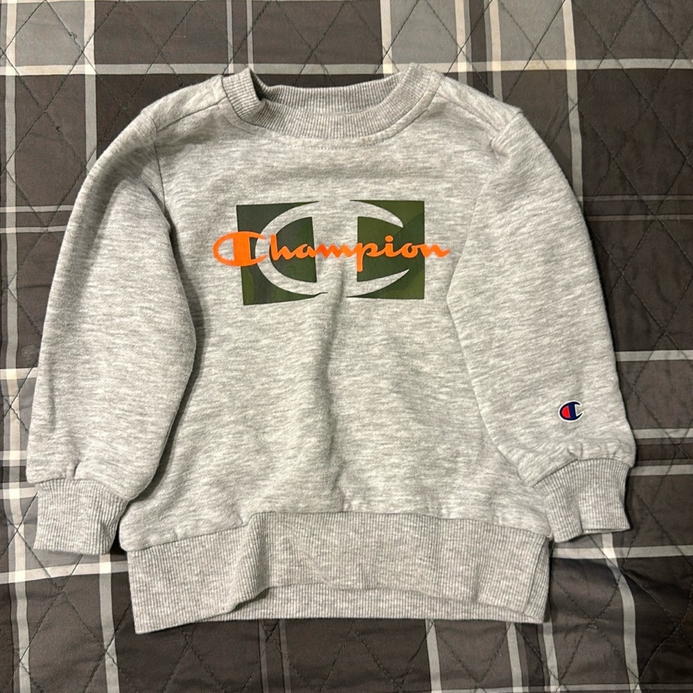 🏡NWOT Champion sweatshirt, camo and orange